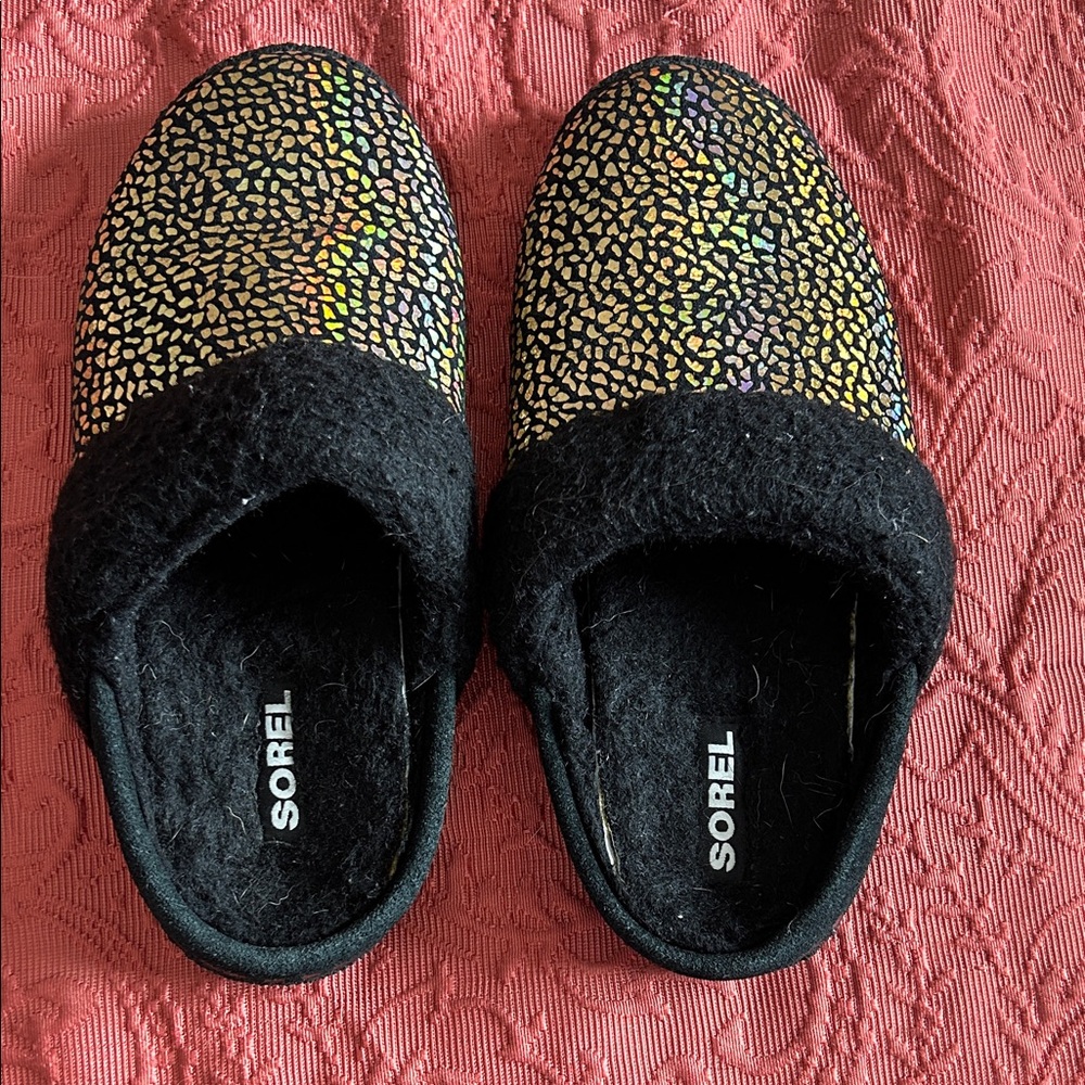 Sorel Black and Gold Patterned Slippers